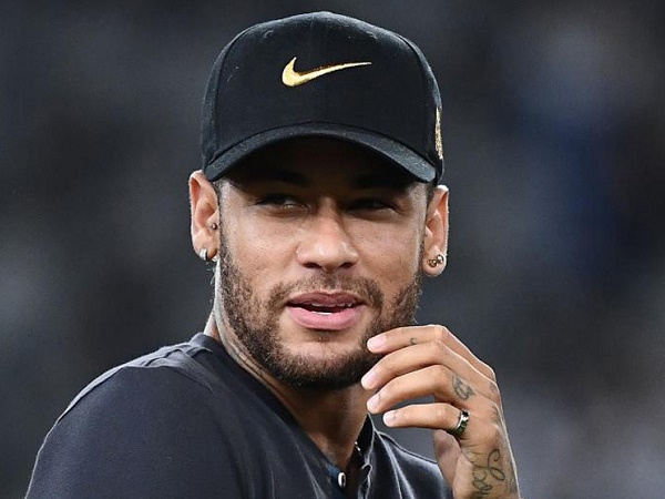 Neymar "gây chiến" với CĐV PSG