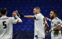 Slimani, Zerkane & Wissa thắp sáng Ligue 1 của Pháp với các bàn thắng