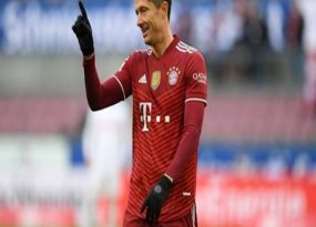 Tin chuyển nhượng ngày 23/5: Lewandowski lại xát muối Bayern