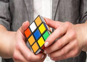 Học chơi Rubik bắt đầu từ đâu? Hành trình từ con số 0